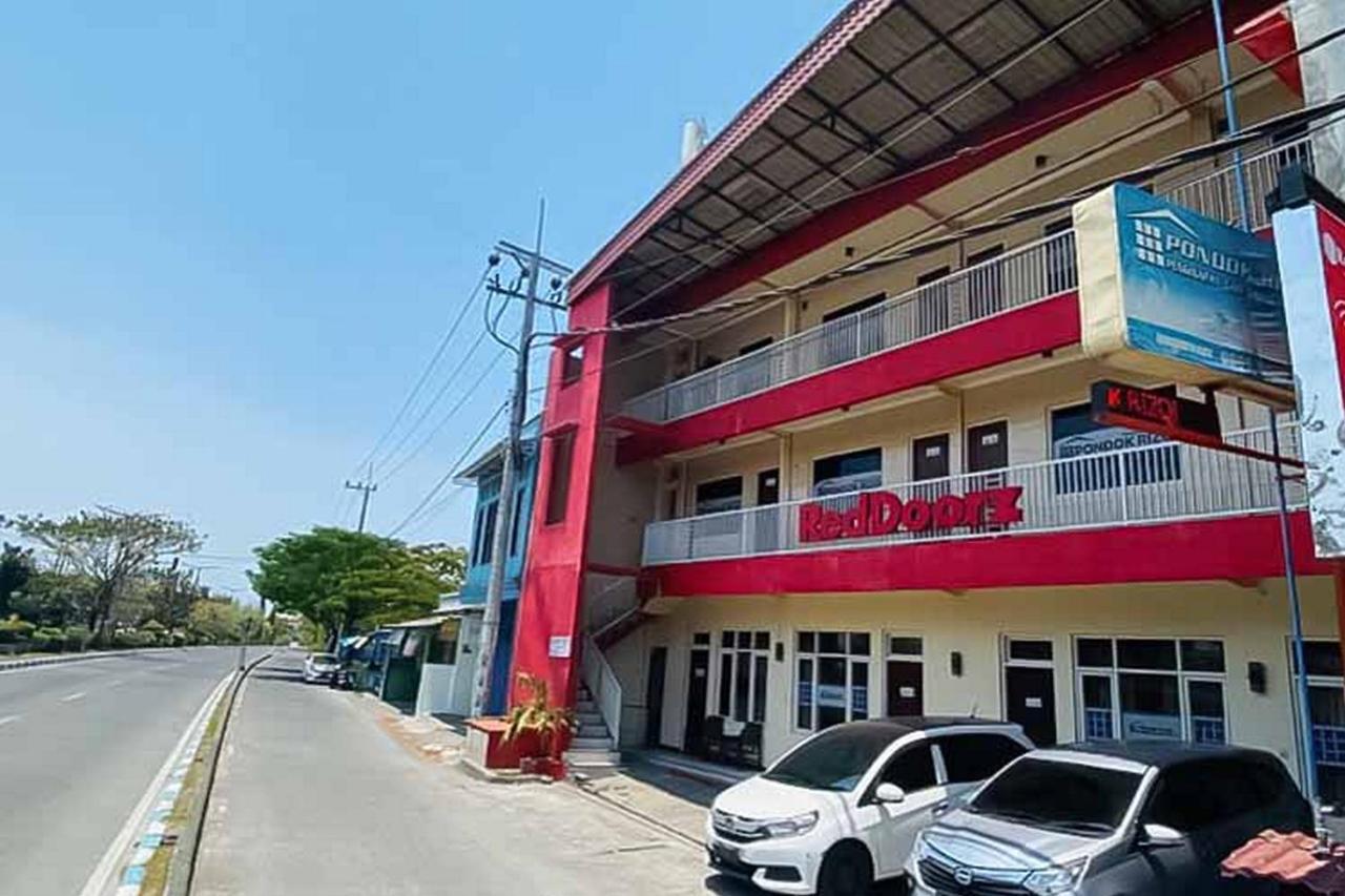 Penginapan Pondok Rizqi Syariah Brebek Esterno foto