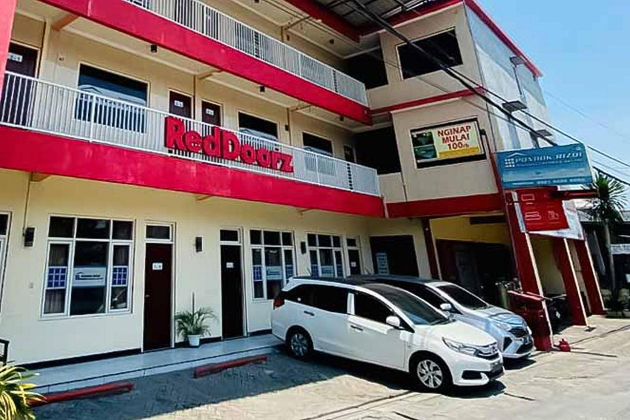 Penginapan Pondok Rizqi Syariah Brebek Esterno foto