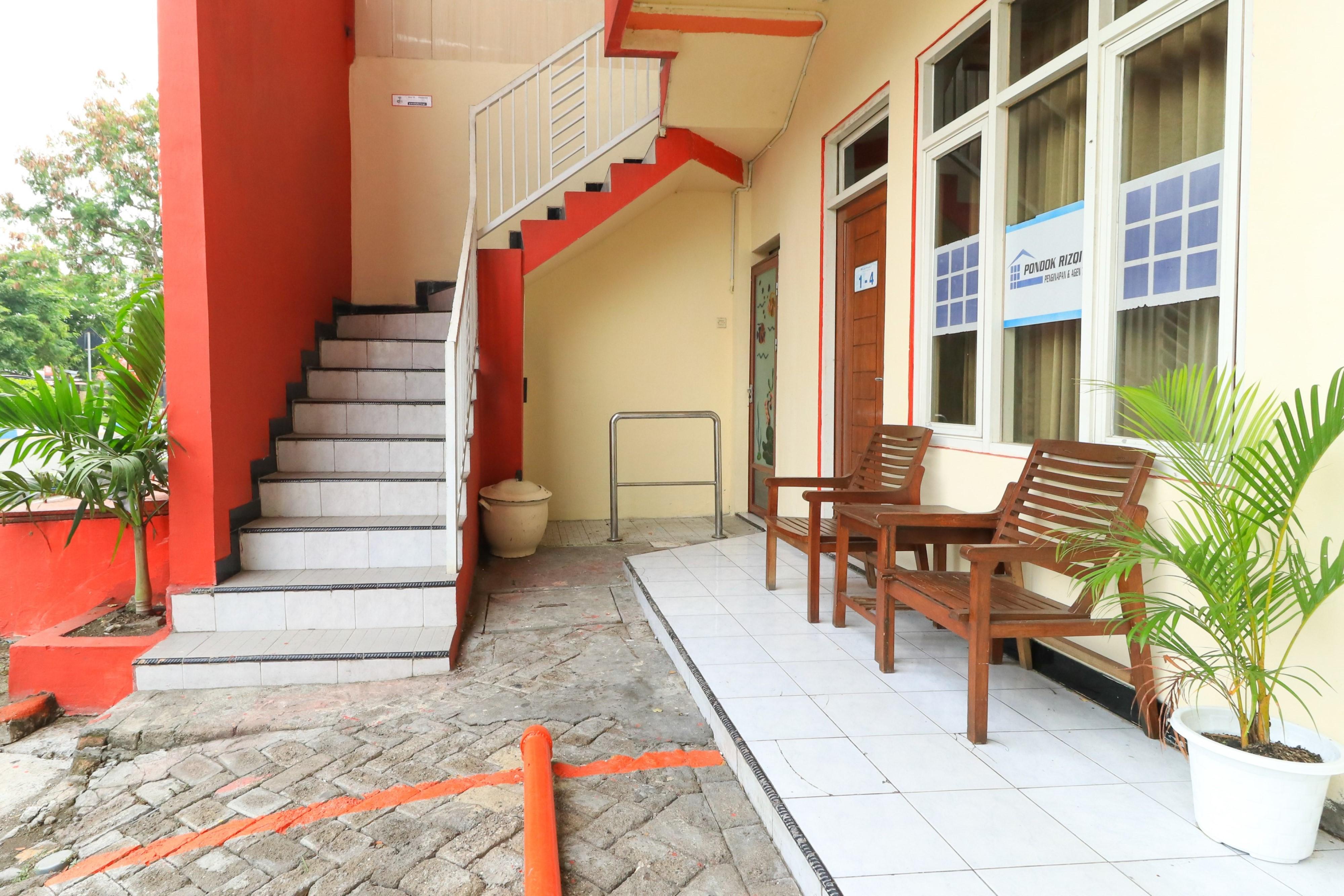 Penginapan Pondok Rizqi Syariah Brebek Esterno foto